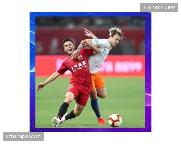 足球规则中合法冲撞的判罚标准与关键限制解析